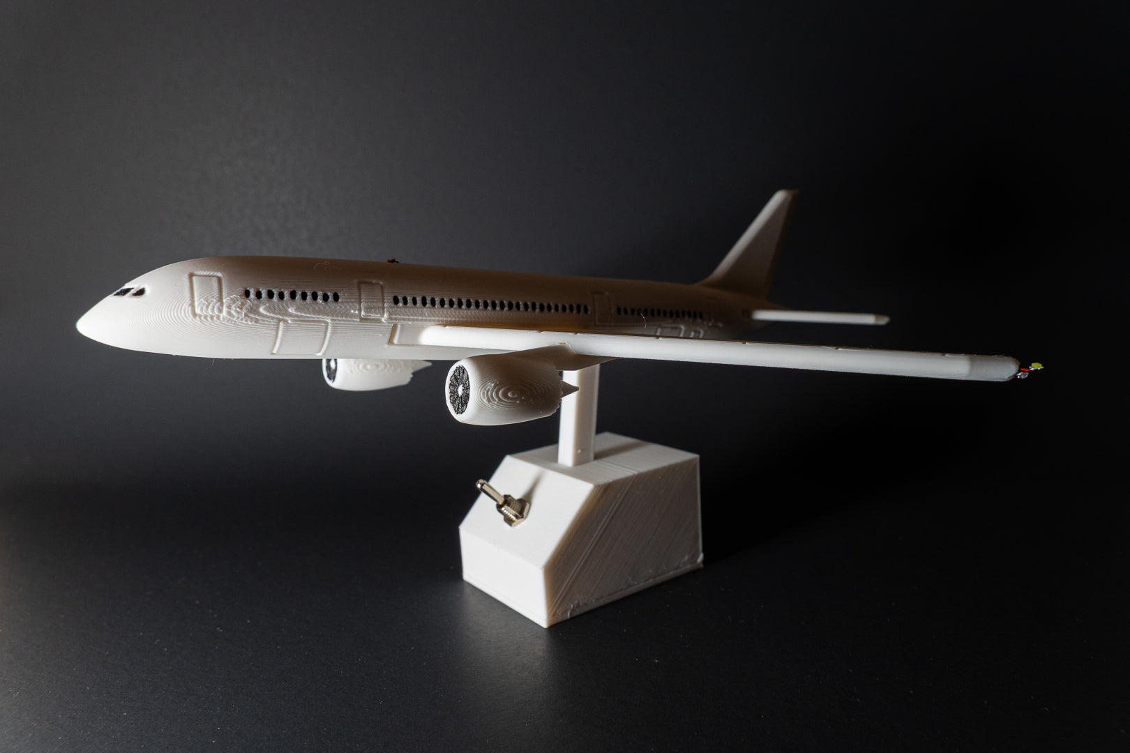 LumaWing Boeing 787 Dreamliner Desk Model with Realistic Aircraft Lighting