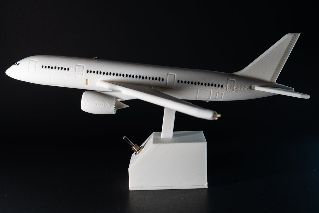 LumaWing Boeing 787 Dreamliner Desk Model with Realistic Aircraft Lighting