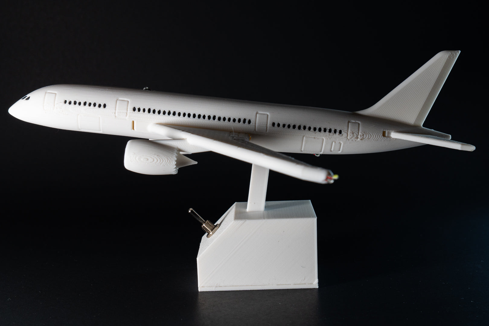 LumaWing Boeing 787 Dreamliner Desk Model with Realistic Aircraft Lighting