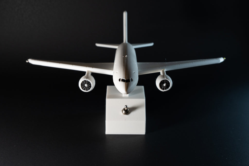 LumaWing Boeing 787 Dreamliner Desk Model with Realistic Aircraft Lighting