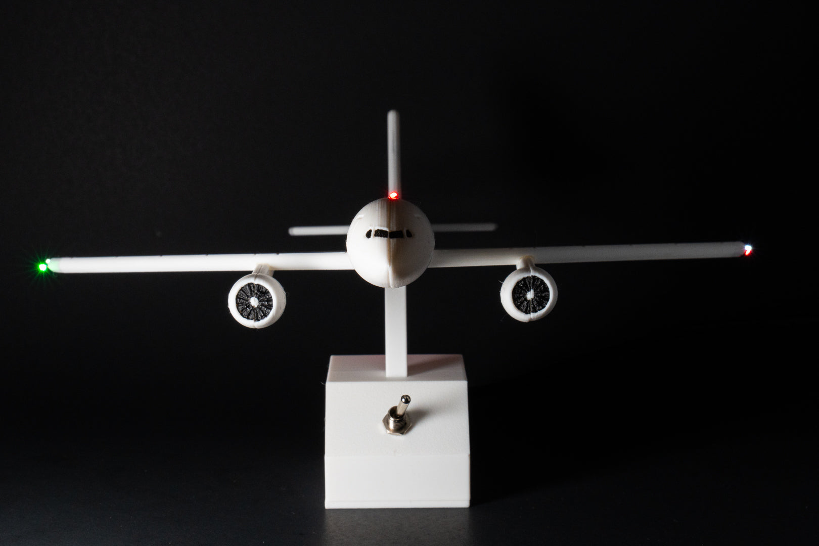 LumaWing Boeing 787 Dreamliner Desk Model with Realistic Aircraft Lighting