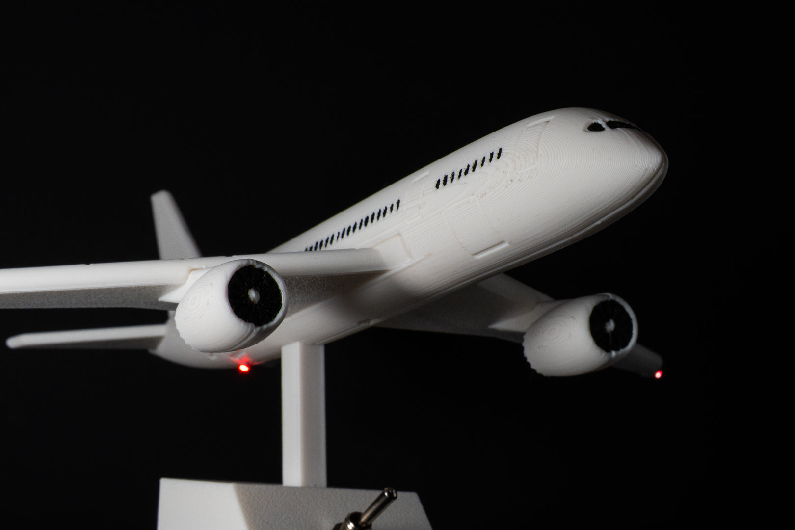 LumaWing Boeing 787 Dreamliner Desk Model with Realistic Aircraft Lighting