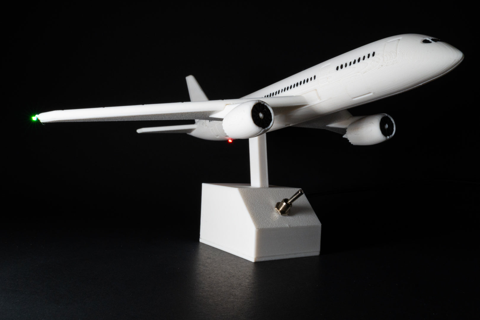LumaWing Boeing 787 Dreamliner Desk Model with Realistic Aircraft Lighting