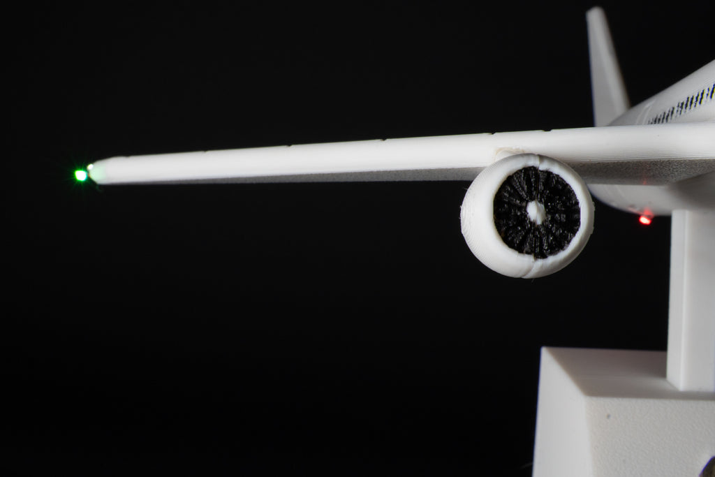 LumaWing Boeing 787 Dreamliner Desk Model with Realistic Aircraft Lighting