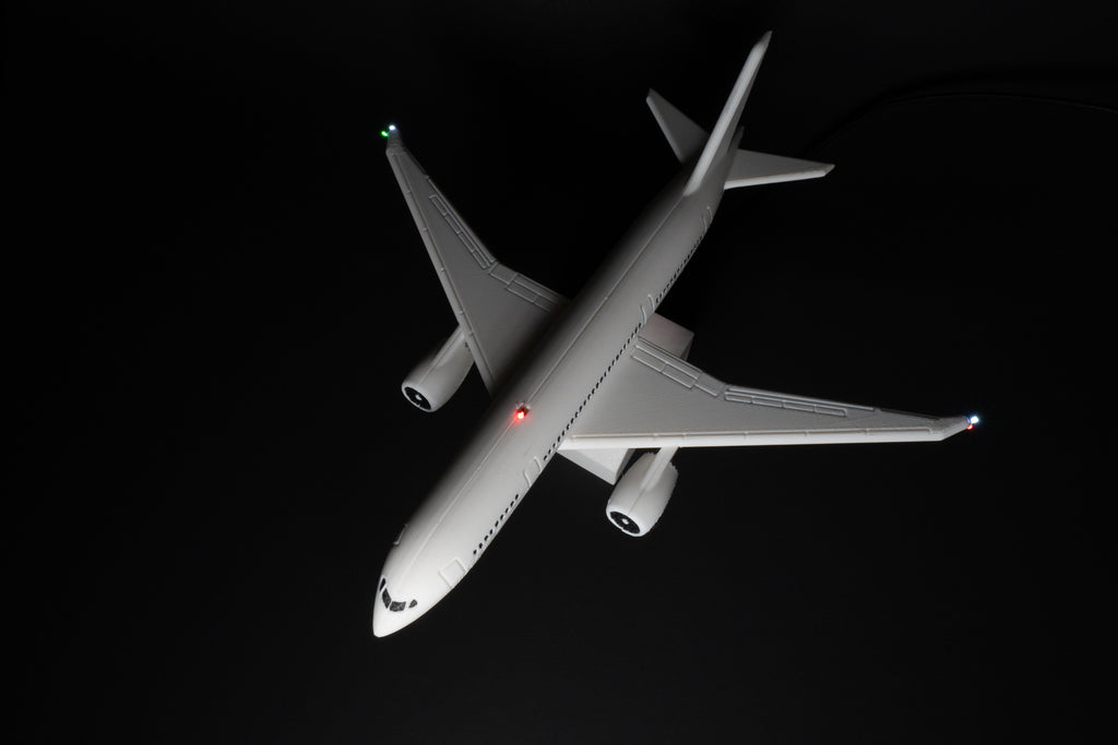 LumaWing Boeing 787 Dreamliner Desk Model with Realistic Aircraft Lighting